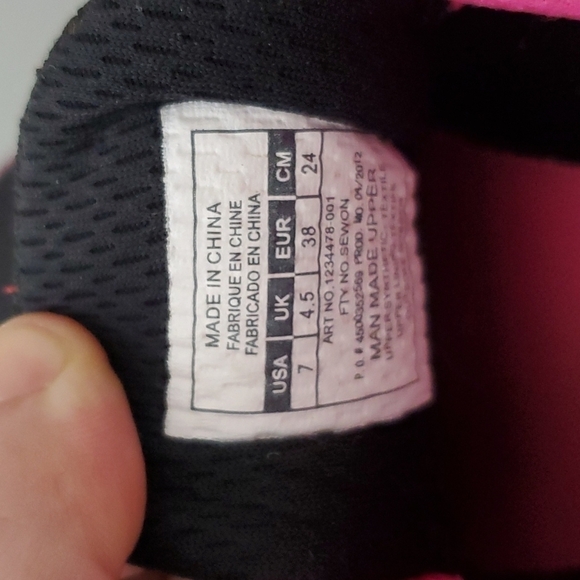 Under Armour size 7 black and pink athletic shoes - Picture 6 of 7